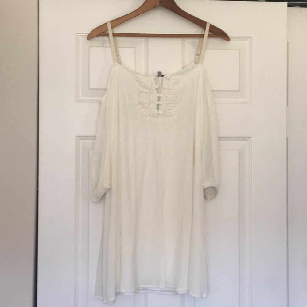 Off the shoulder dress with sleeves. Off white.